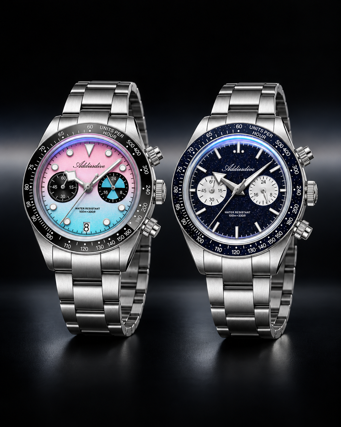 Relógios cronógrafos Addiesdive AD2559 em degradê rosa e azul e AD2558 Goldstone, com pulseiras em aço sobre fundo preto