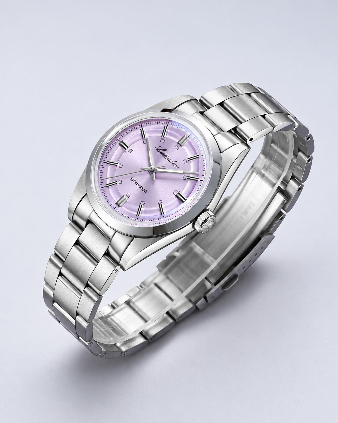 Relógio masculino de quartzo Addiesdive AD2515 com mostrador lavanda e pulseira de aço, em ângulo sobre fundo cinza claro